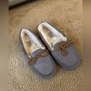 Ugg Dakota moccasins size 6